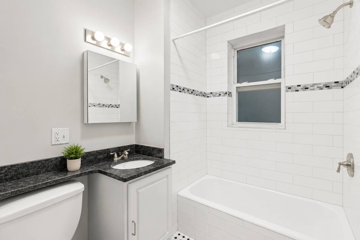 Apartment for rent at 2514 W Belle Plaine #1, Chicago, IL 60618