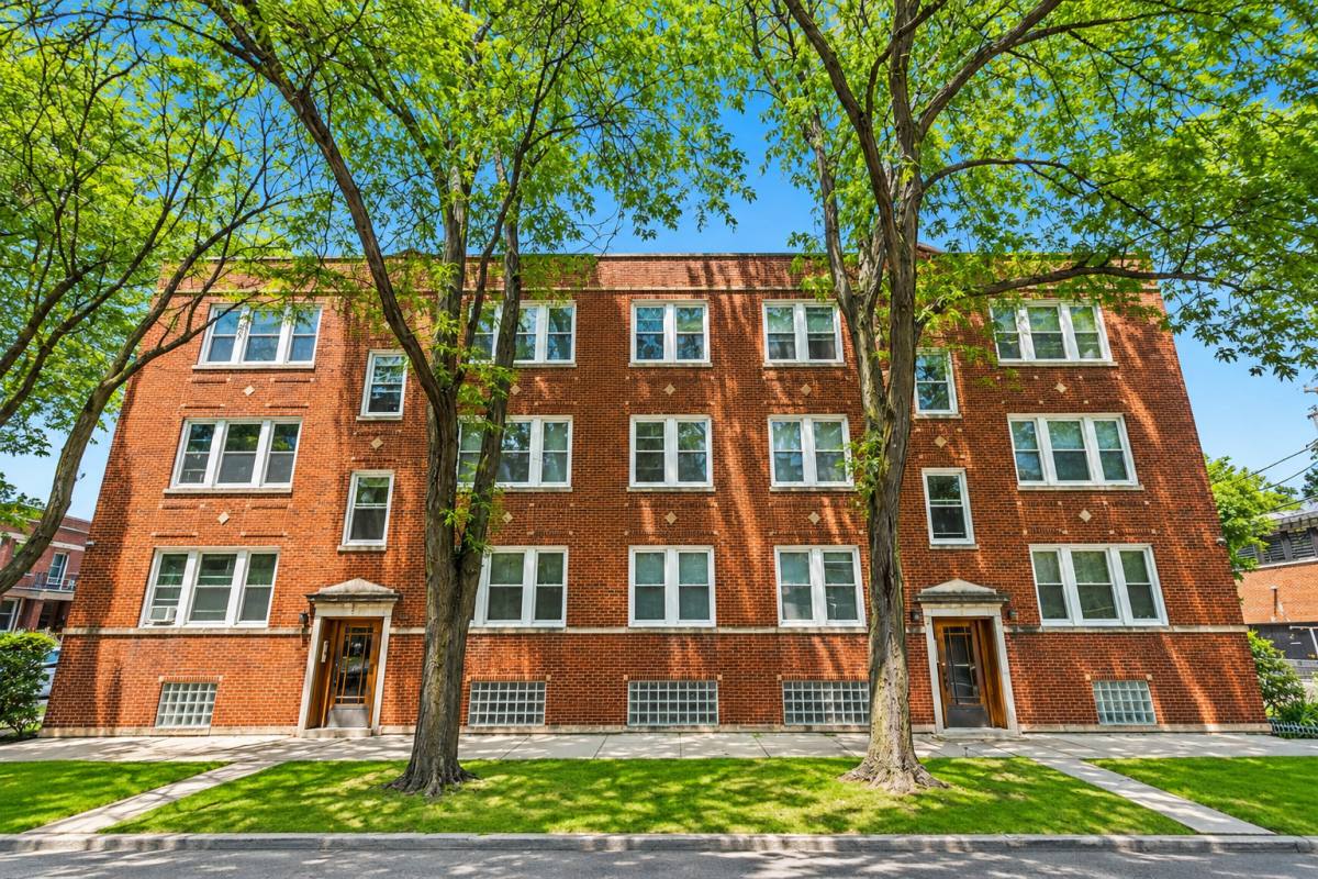 Apartment for rent at 2514 W Belle Plaine #1, Chicago, IL 60618