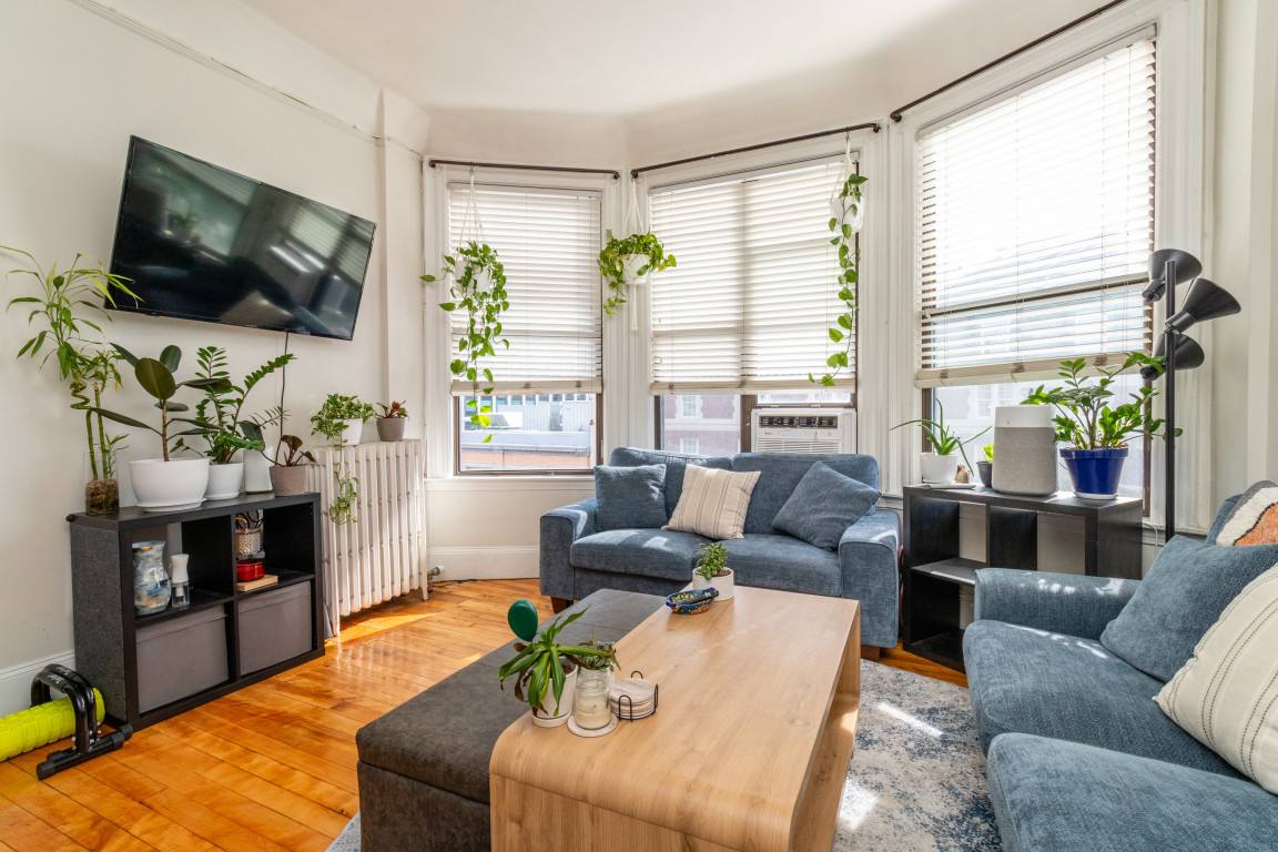 Apartment for rent at 362 Commonwealth Ave #6H, Boston, MA 02115