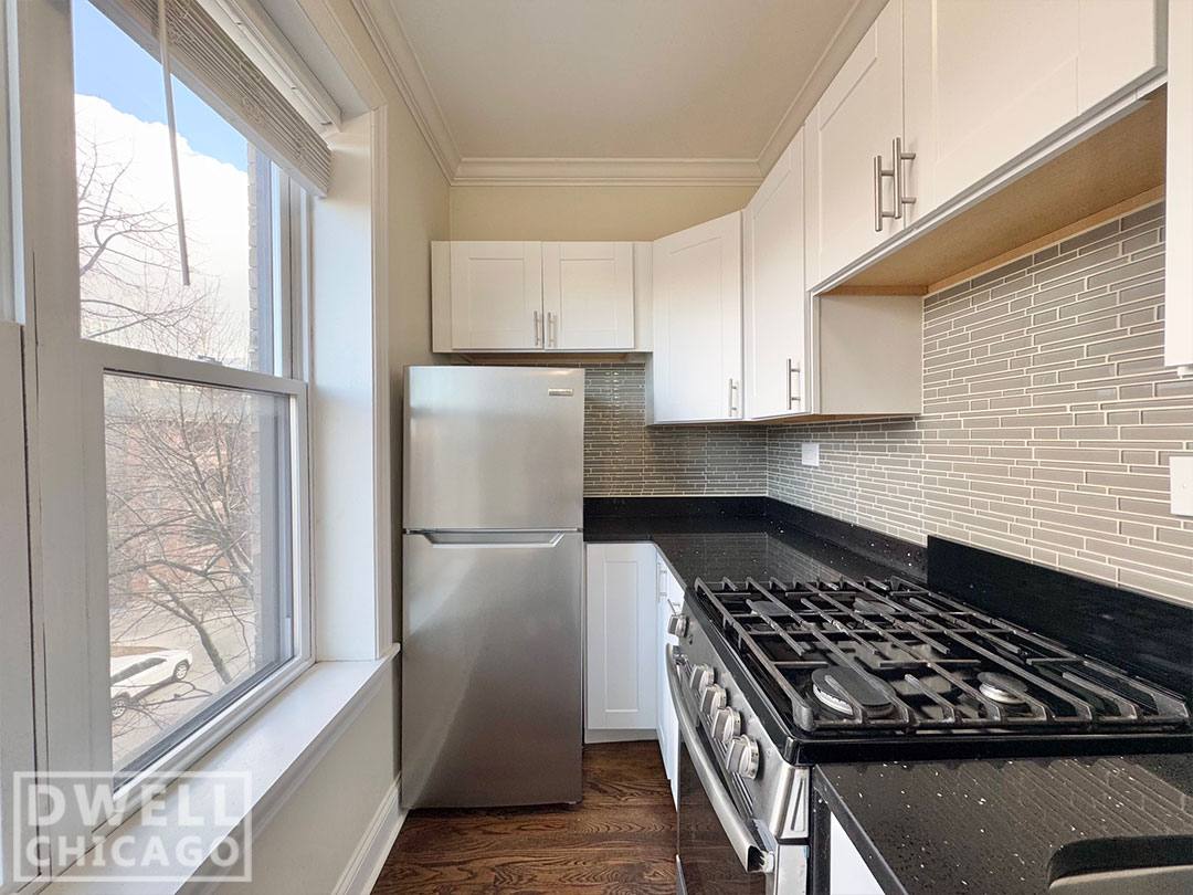 Apartment for rent at 915 W Waveland #2B, Chicago, IL 60613