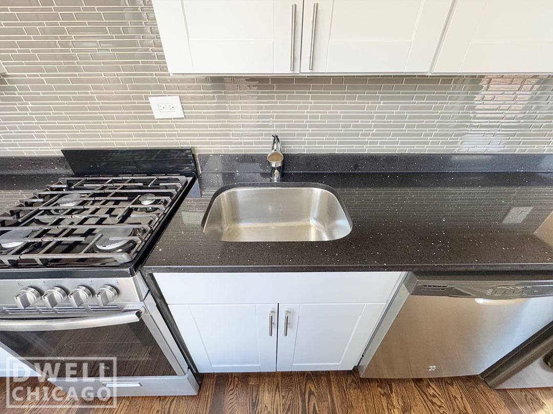 Apartment for rent at 915 W Waveland #2B, Chicago, IL 60613