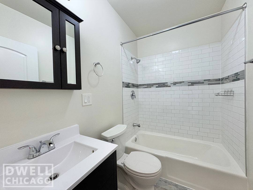 Apartment for rent at 915 W Waveland #2B, Chicago, IL 60613