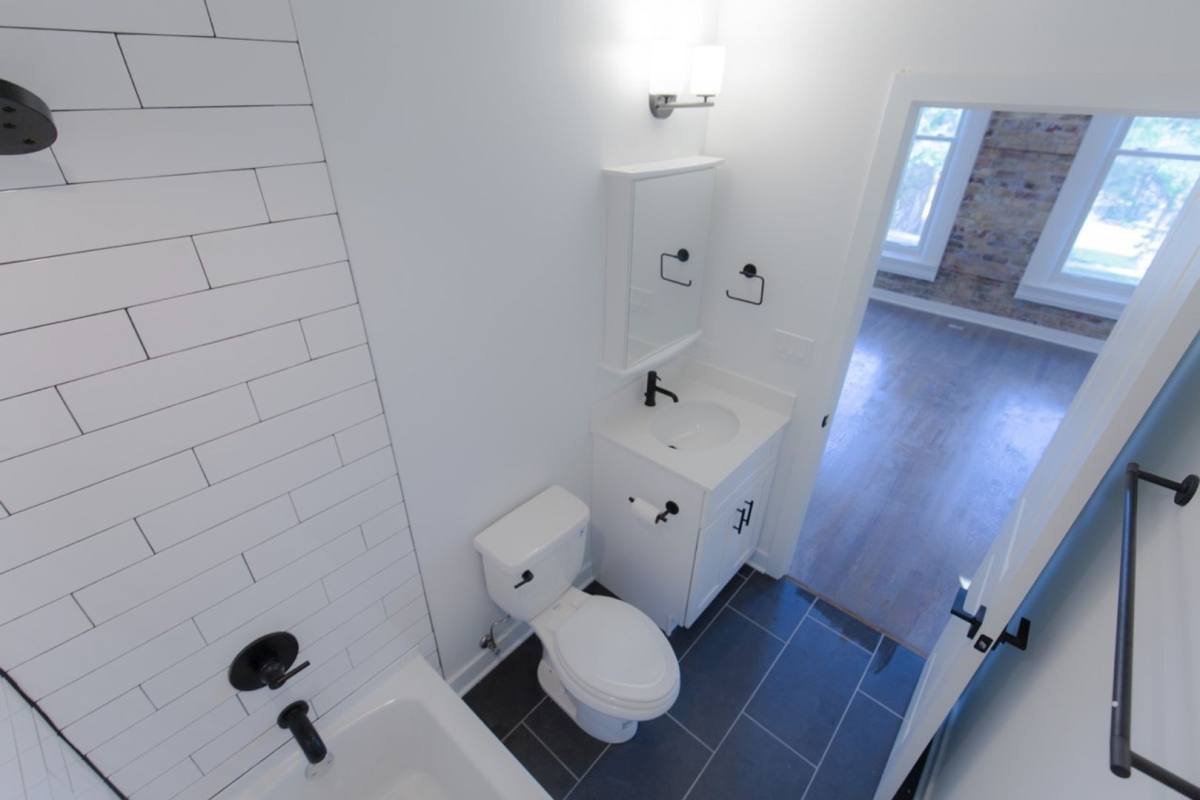 Apartment for rent at 415 W N Ave #301, Chicago, IL 60610