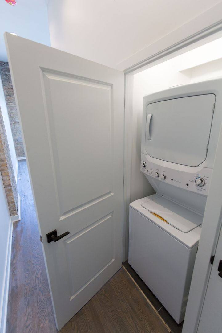 Apartment for rent at 415 W N Ave #301, Chicago, IL 60610