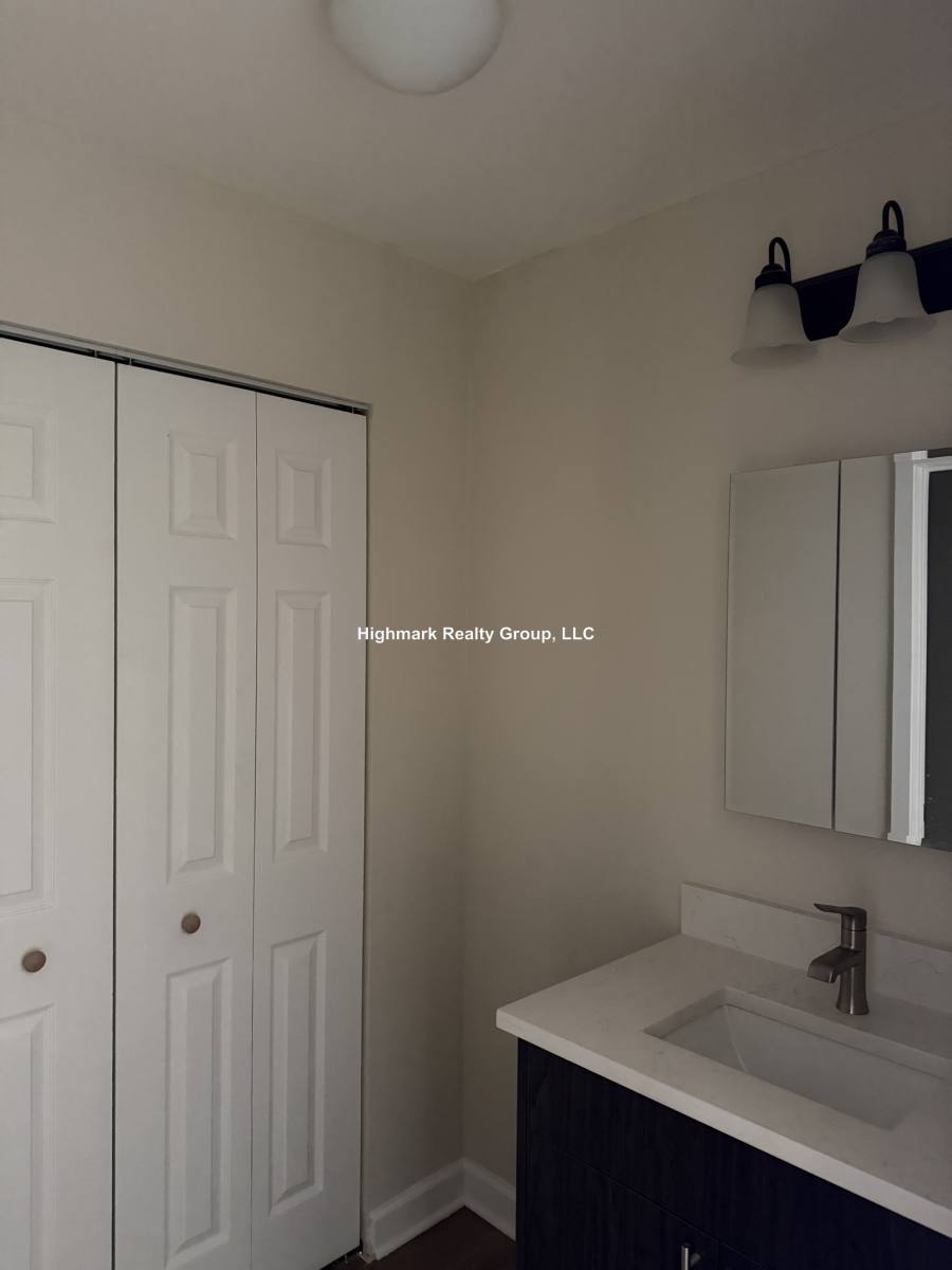 Apartment for rent at 5847 N Winthrop Ave #104, Chicago, IL 60660
