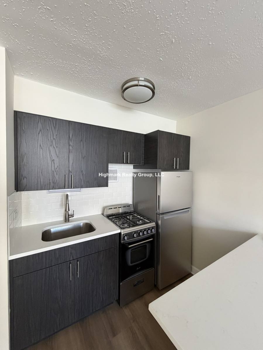 Apartment for rent at 5847 N Winthrop Ave #104, Chicago, IL 60660
