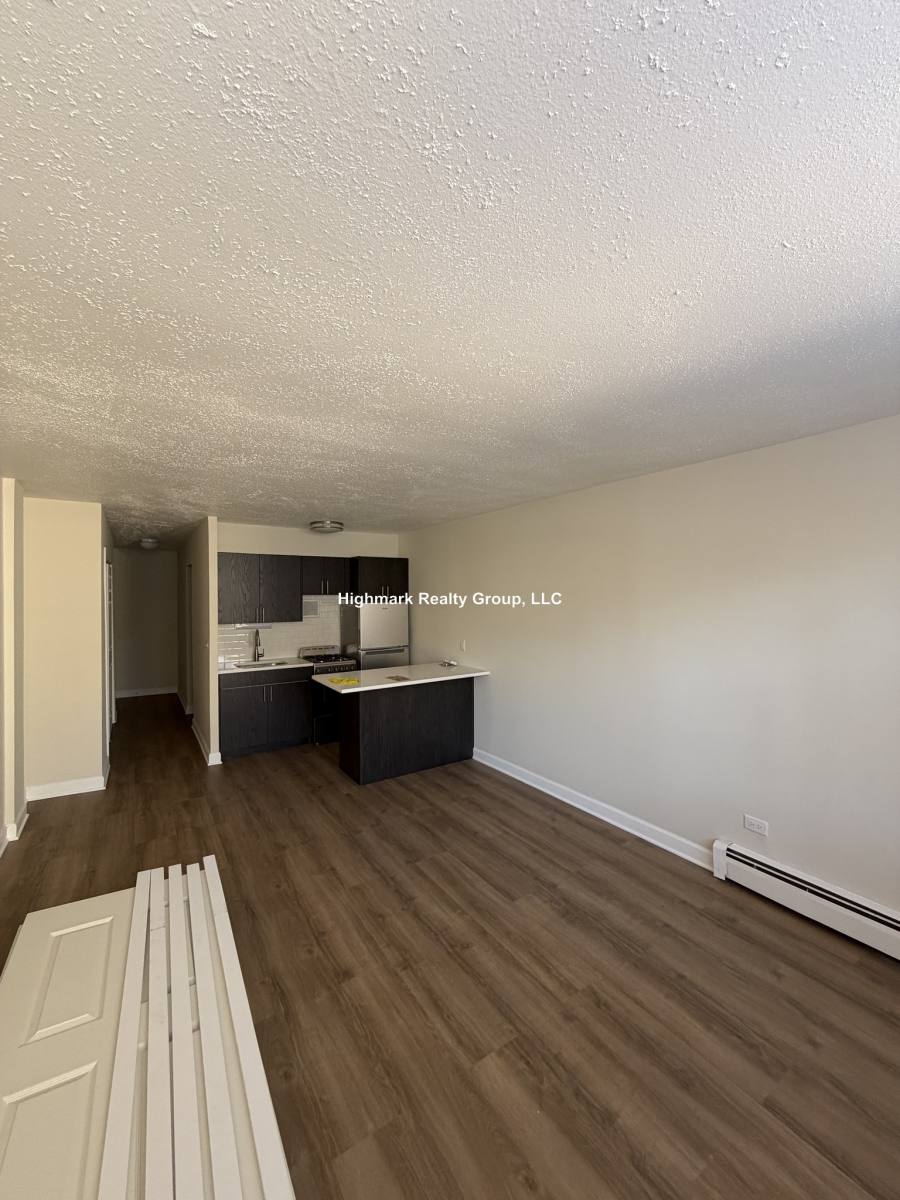 Apartment for rent at 5847 N Winthrop Ave #104, Chicago, IL 60660