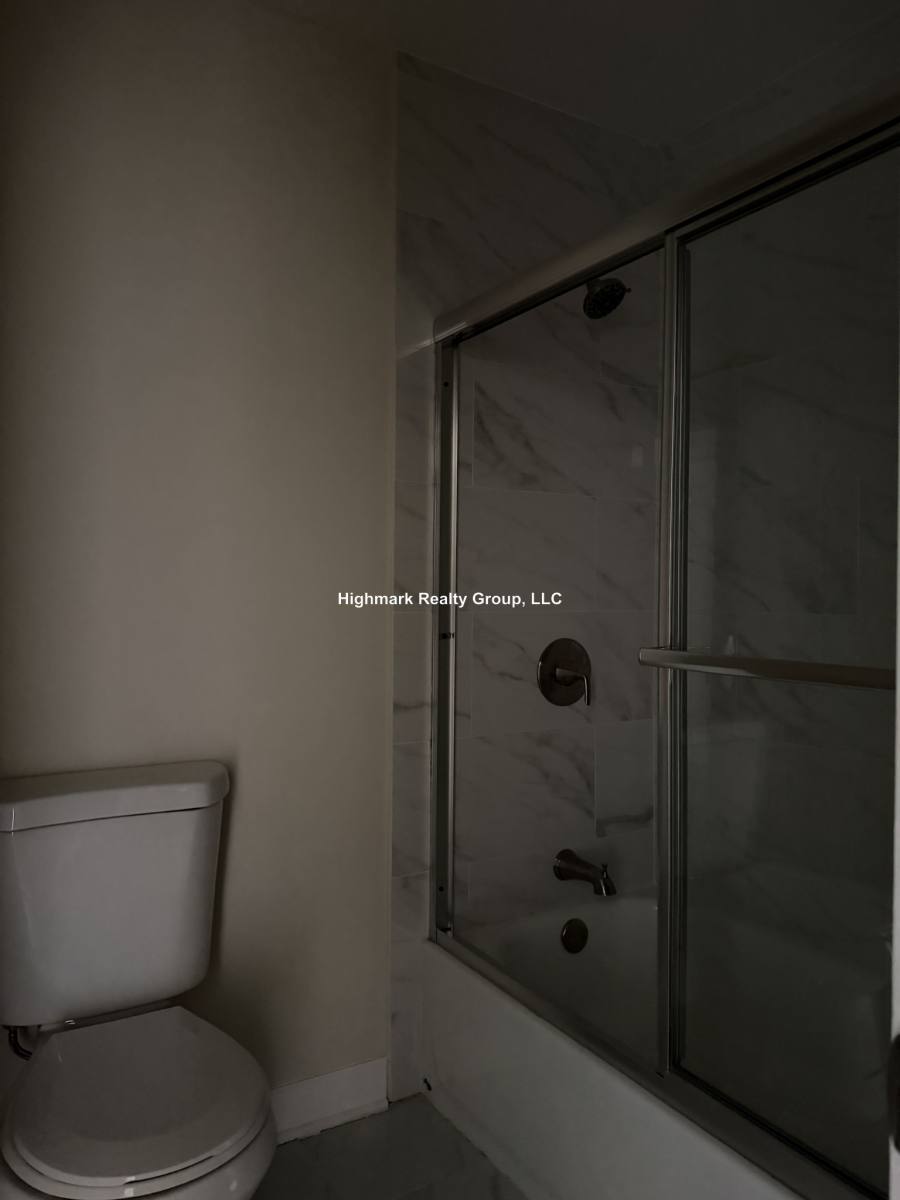 Apartment for rent at 5847 N Winthrop Ave #104, Chicago, IL 60660