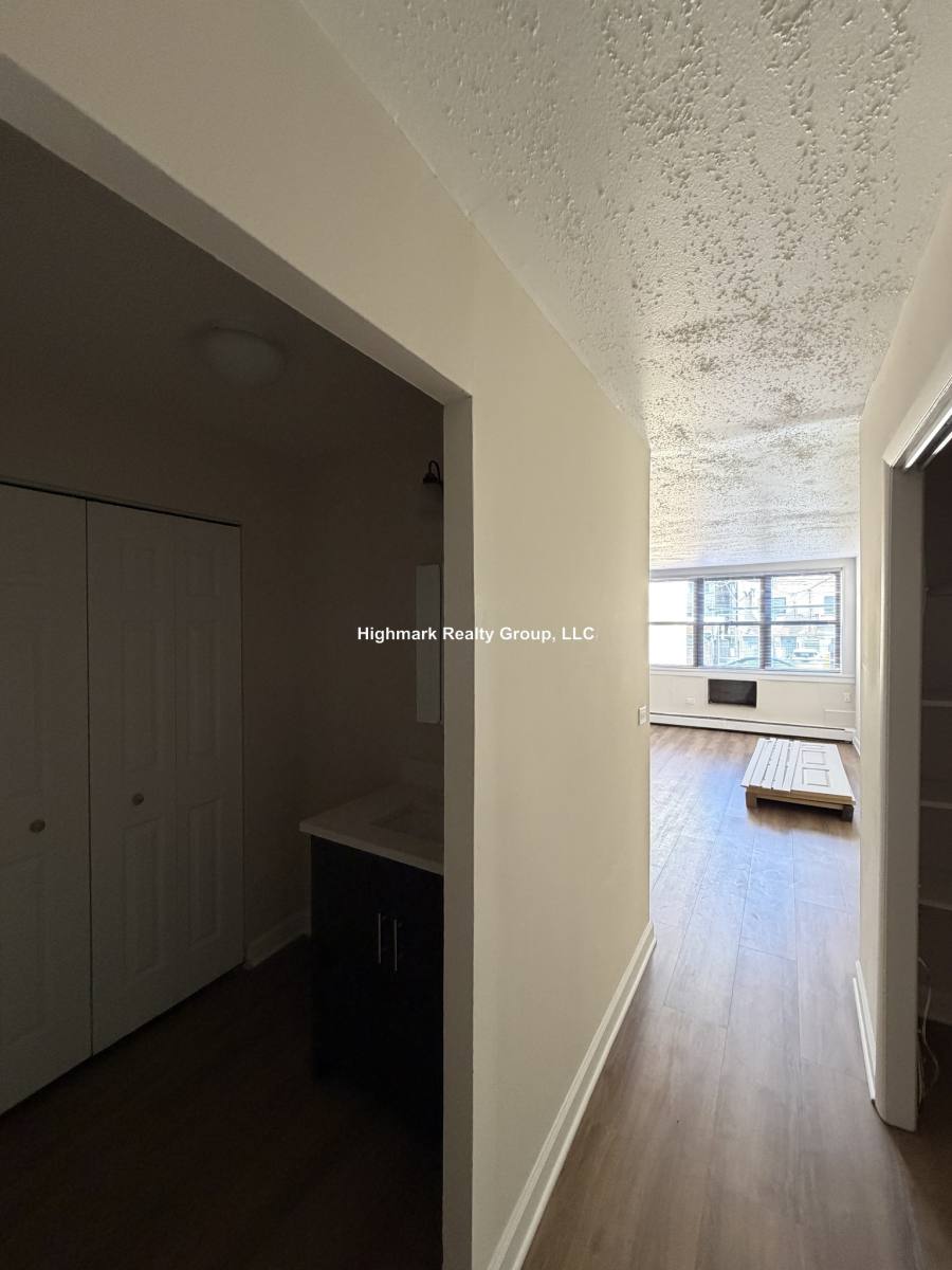 Apartment for rent at 5847 N Winthrop Ave #104, Chicago, IL 60660