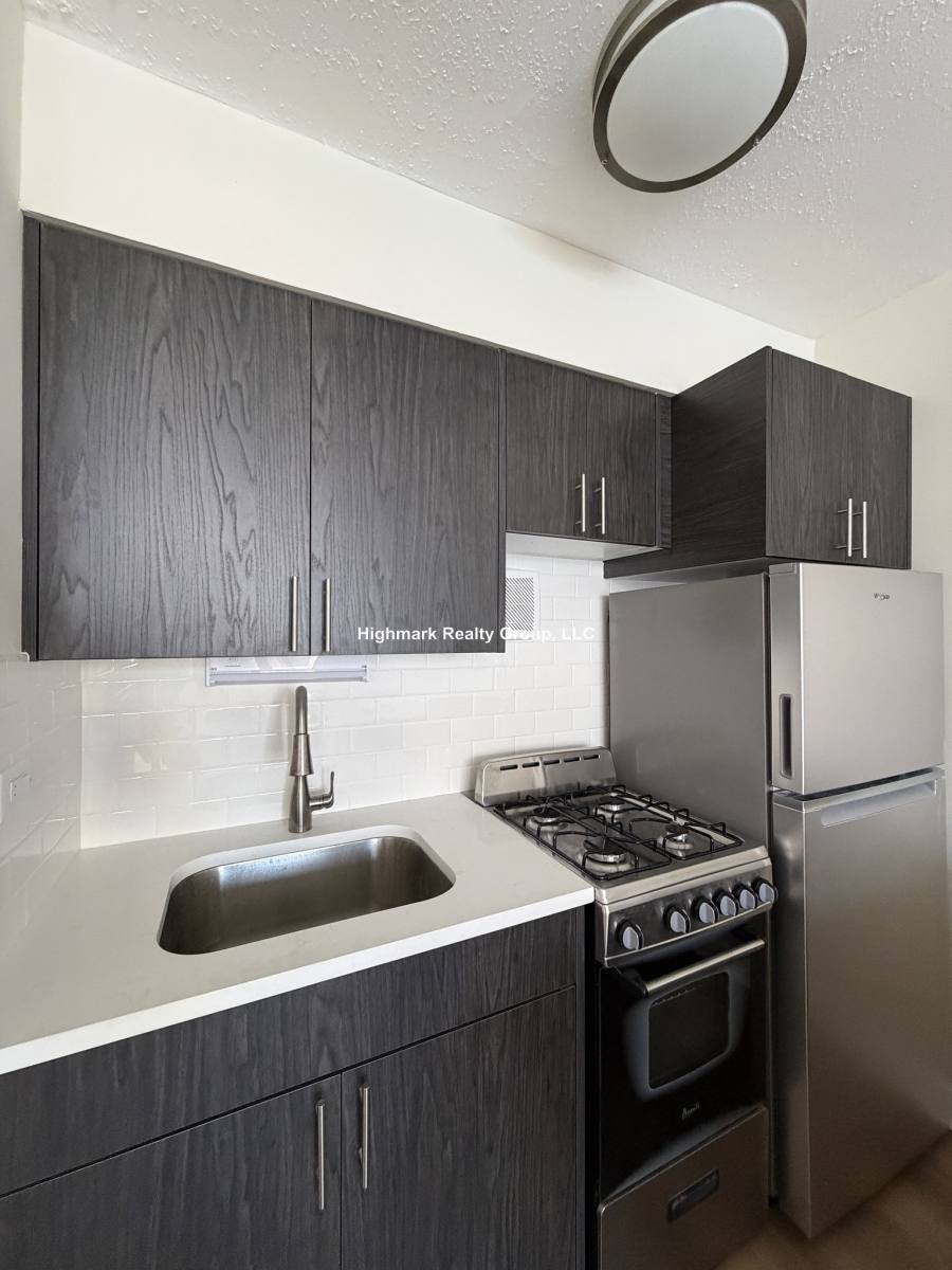 Apartment for rent at 5847 N Winthrop Ave #104, Chicago, IL 60660