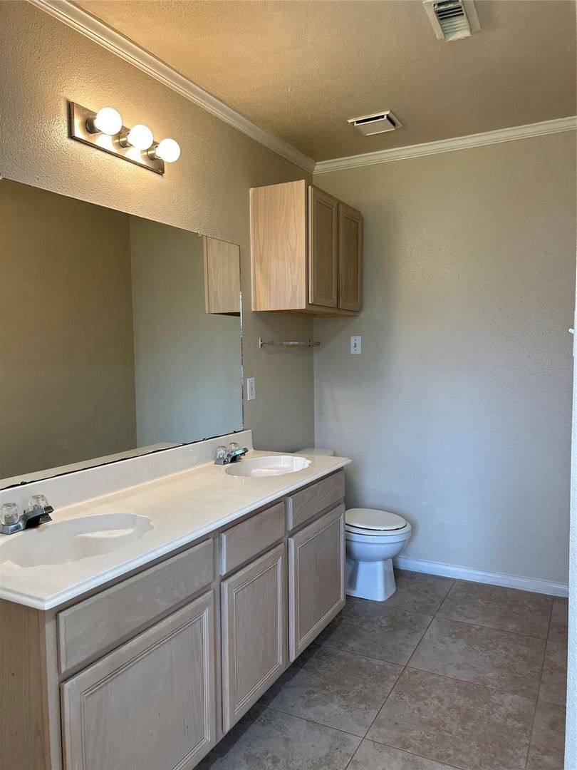 House for rent at 2306 Old Oak Lane, Kingwood, TX 77339