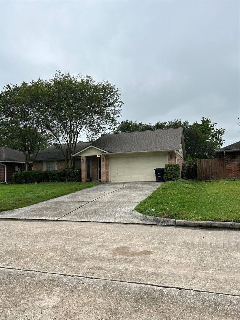House for rent at 2306 Old Oak Lane, Kingwood, TX 77339