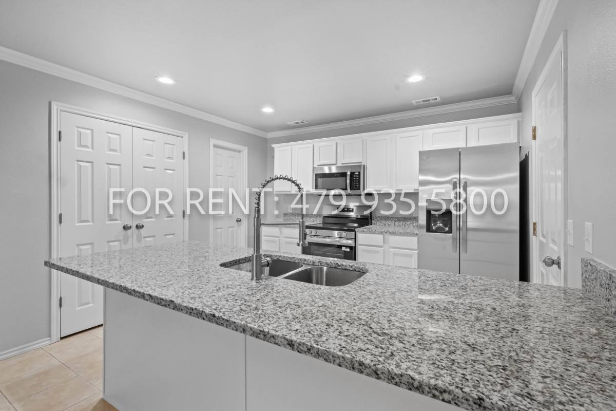 Apartment for rent at 1667-1669 N Evening Shade Dr, Fayetteville, AR 72703