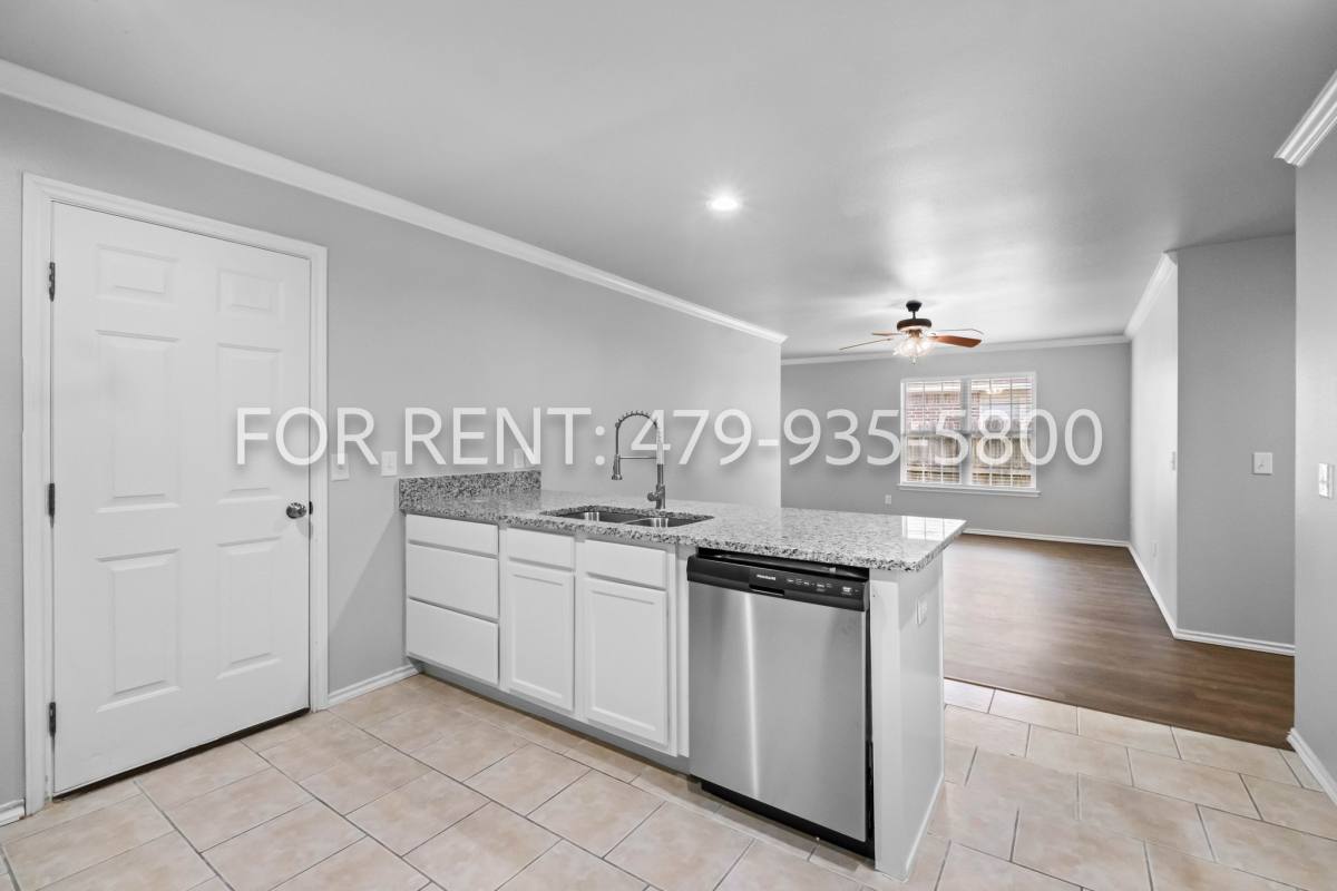 Apartment for rent at 1667-1669 N Evening Shade Dr, Fayetteville, AR 72703