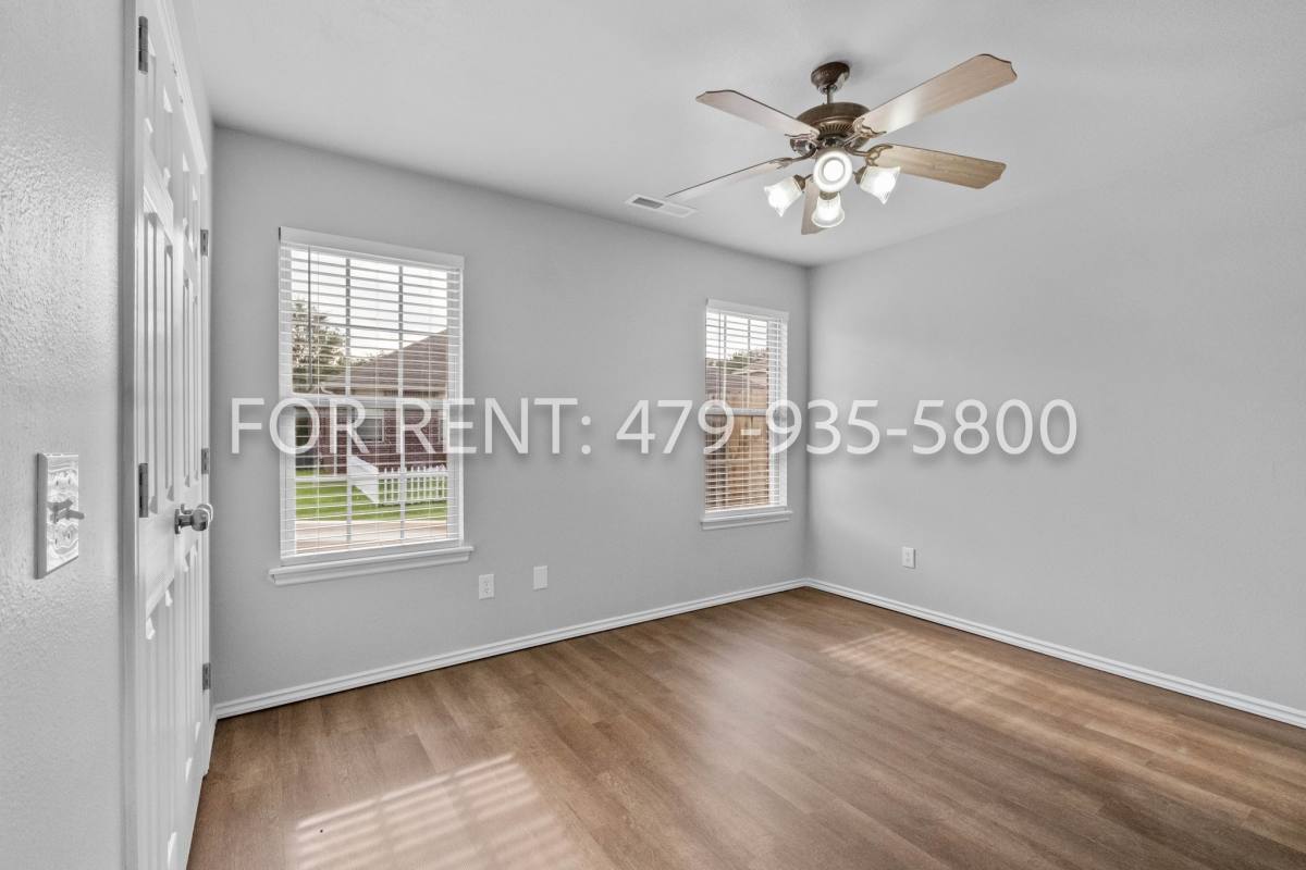 Apartment for rent at 1667-1669 N Evening Shade Dr, Fayetteville, AR 72703