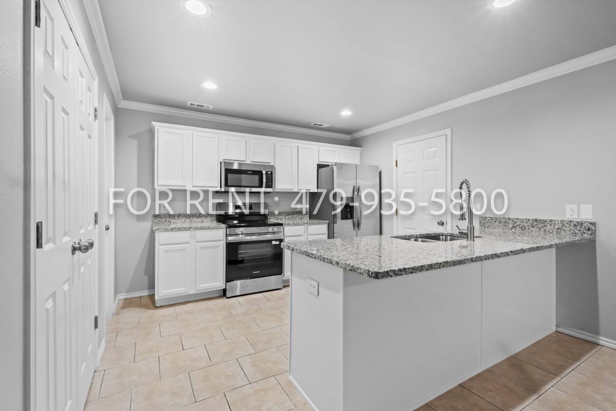 Apartment for rent at 1667-1669 N Evening Shade Dr, Fayetteville, AR 72703
