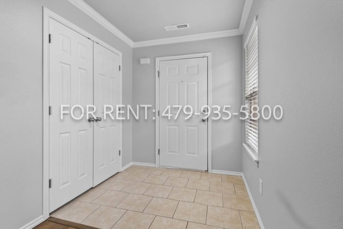 Apartment for rent at 1667-1669 N Evening Shade Dr, Fayetteville, AR 72703