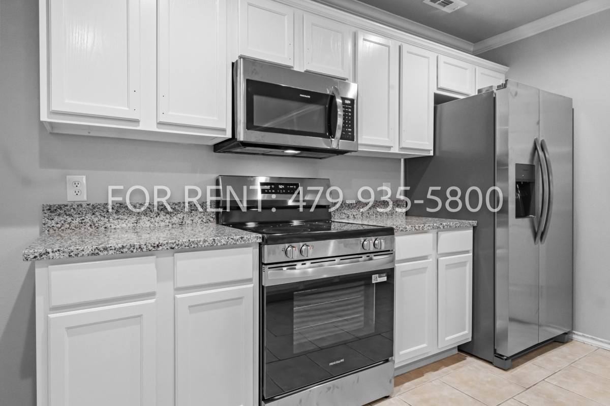Apartment for rent at 1667-1669 N Evening Shade Dr, Fayetteville, AR 72703