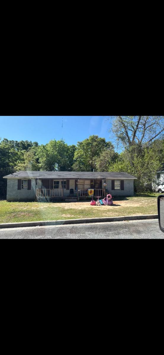 Apartment for rent at 1247 Hall St, Macon, GA 31217