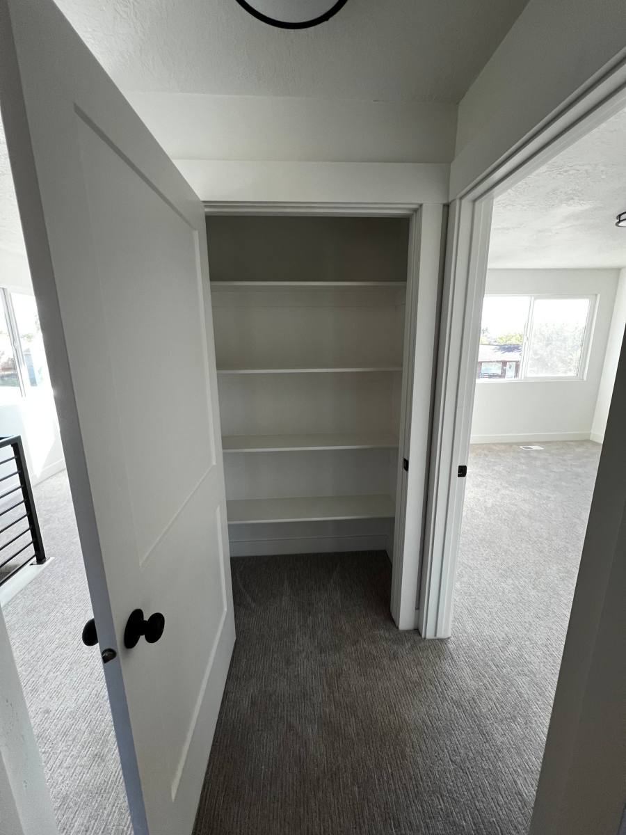 Apartment for rent at 1005 E Platinum Way, Sandy, UT 84094