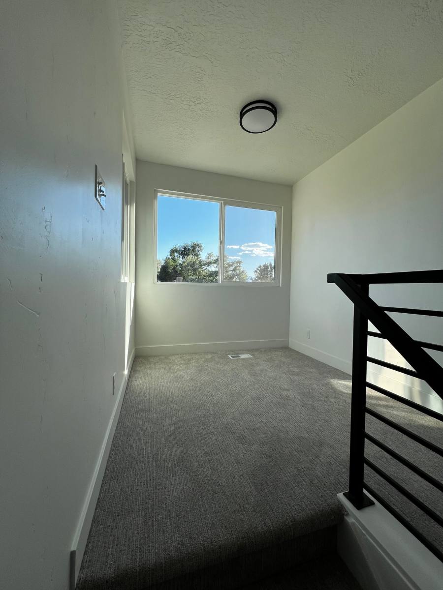 Apartment for rent at 1005 E Platinum Way, Sandy, UT 84094
