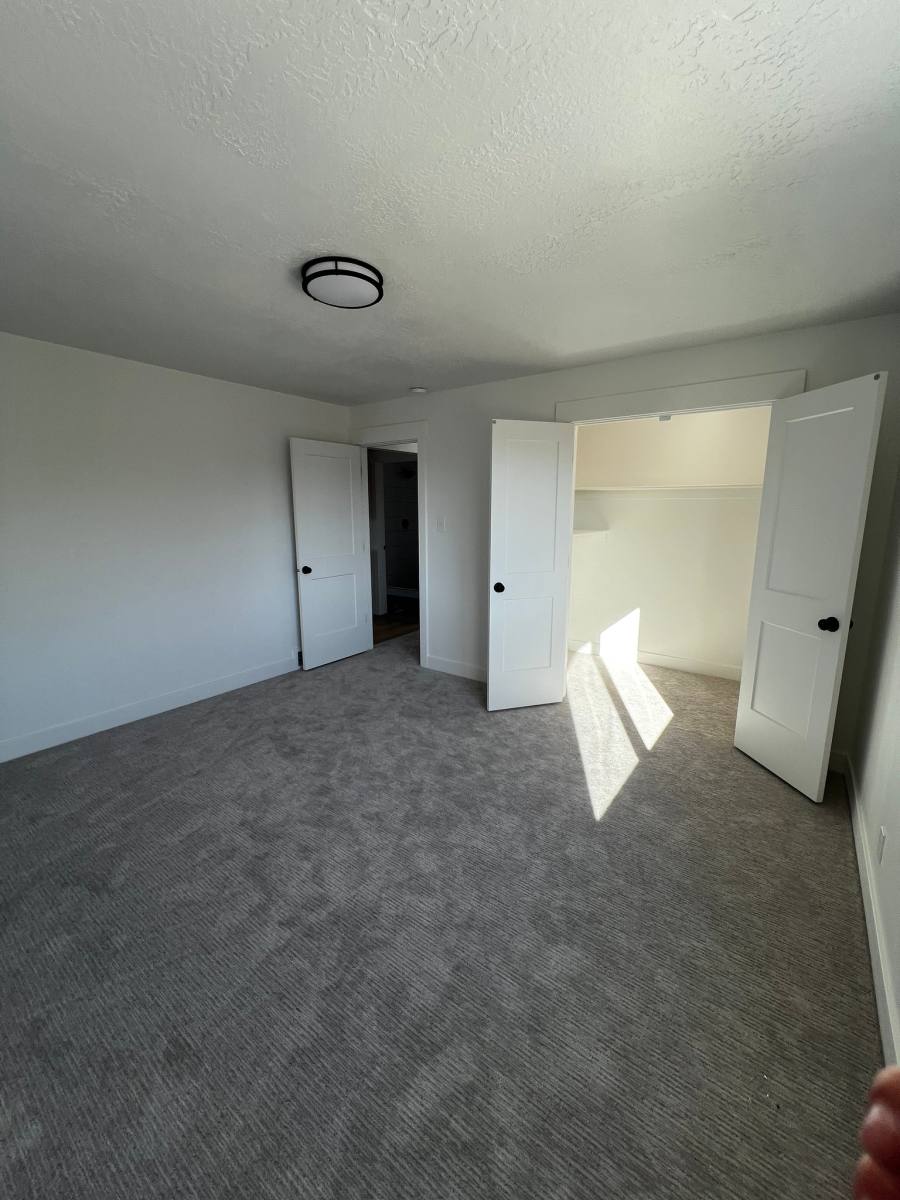 Apartment for rent at 1005 E Platinum Way, Sandy, UT 84094
