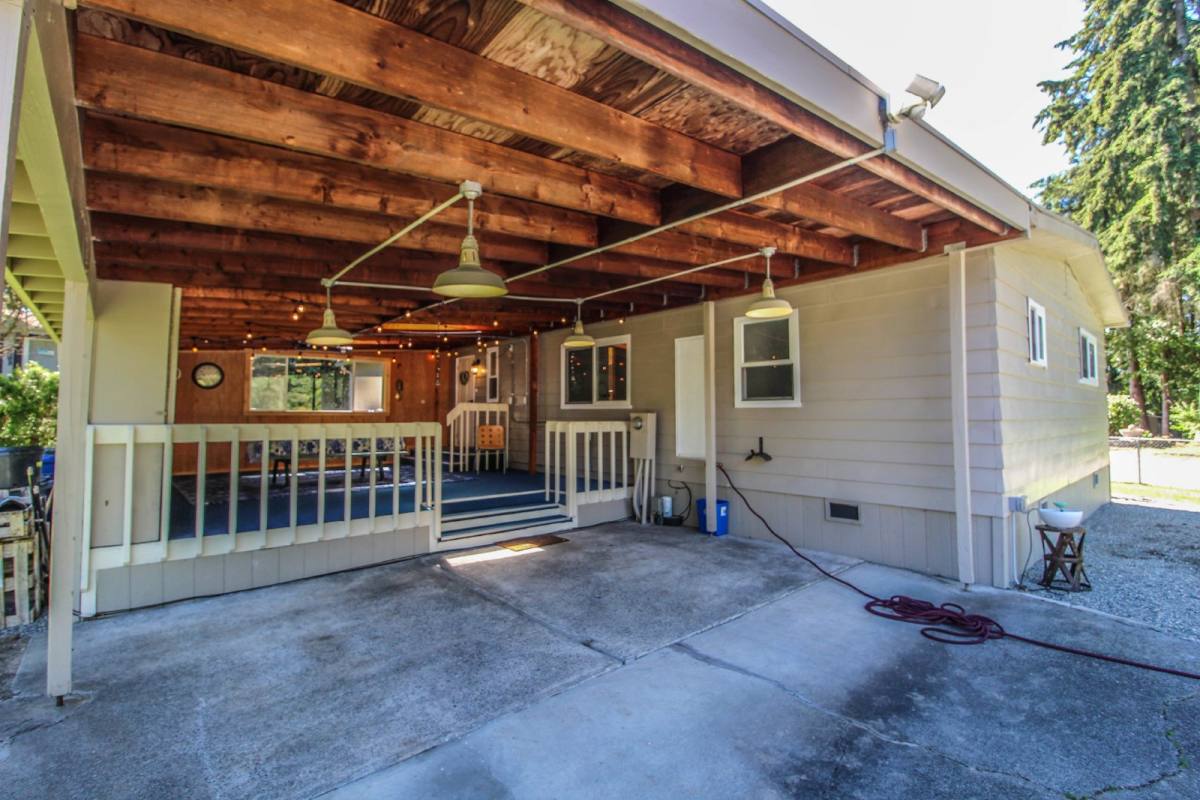 House for rent at 20707 31st Dr SE, Bothell, WA 98012
