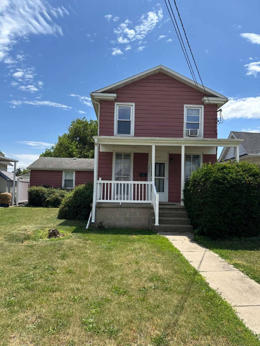 Townhouse for rent at 1305 W Jefferson St, Ottawa, IL 61350