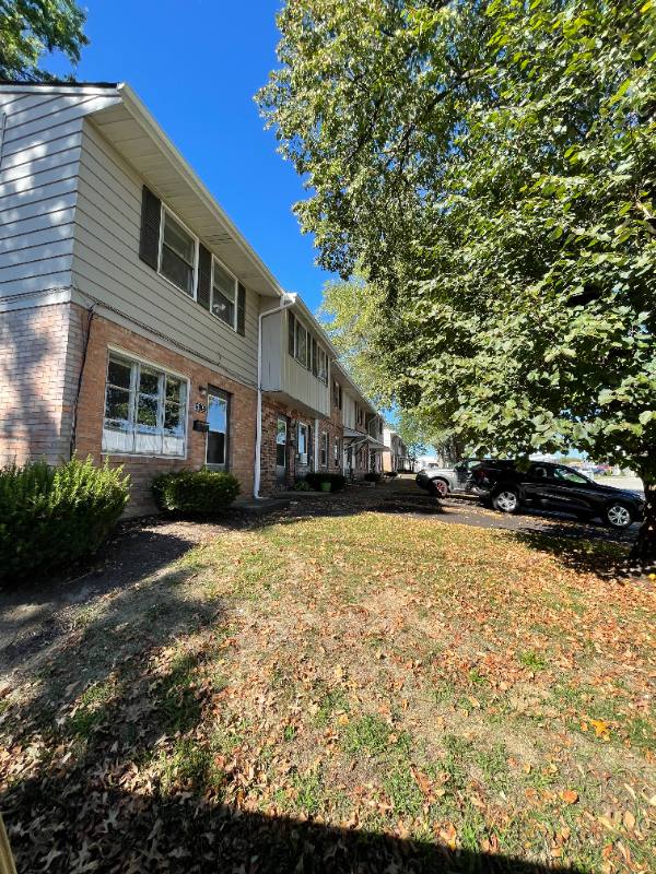 Townhouse for rent at 327 Pershing Ave NE #327, North Canton, OH 44720
