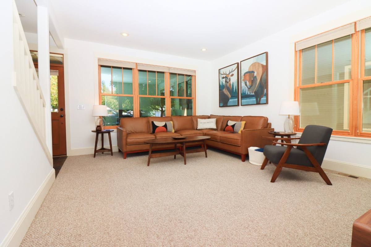 577 W Jefferson Ave, Sisters, OR 97759 - Condo for Rent - Image 3
