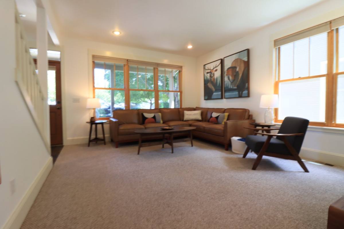 577 W Jefferson Ave, Sisters, OR 97759 - Condo for Rent - Image 4