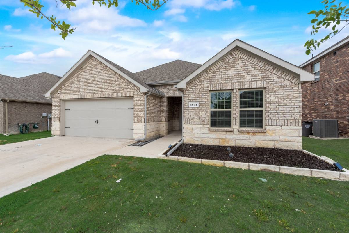 House for rent at 1501 Hidden Bluff Crossing, Princeton, TX 75407