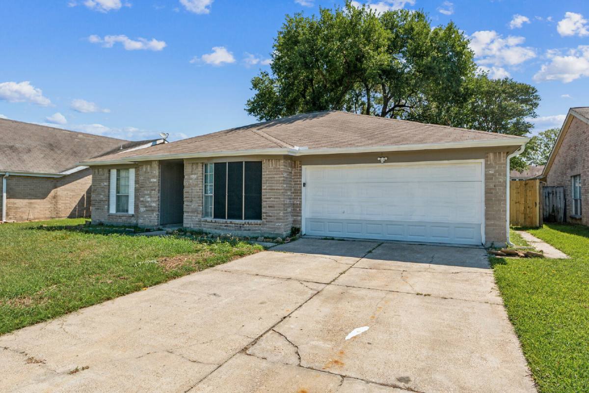 House for rent at 809 Willow Creek Dr, La Porte, TX 77571