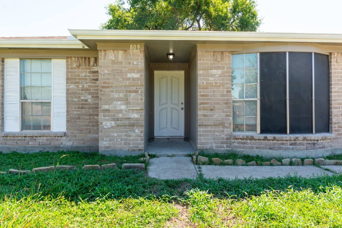House for rent at 809 Willow Creek Dr, La Porte, TX 77571