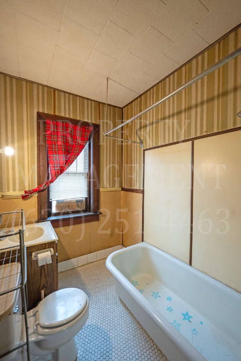 Apartment for rent at 405 W 5th St, Coffeyville, KS 67337