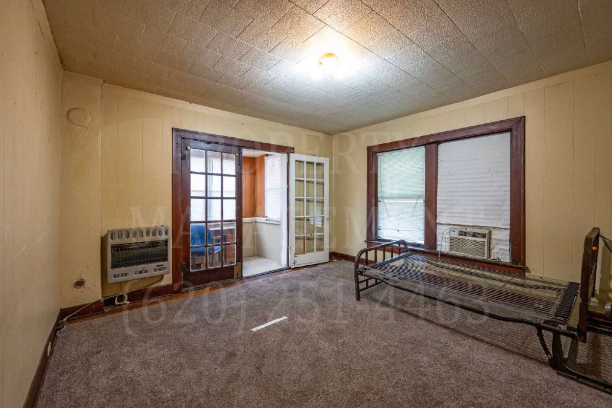 Apartment for rent at 405 W 5th St, Coffeyville, KS 67337
