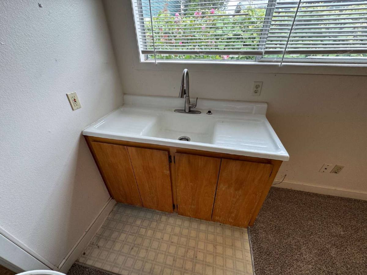 Apartment for rent at 3937 SE 62nd Ave #B, Portland, OR 97206