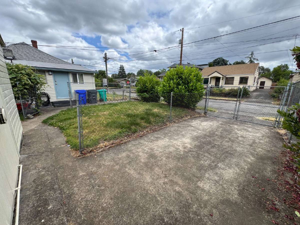 Apartment for rent at 3937 SE 62nd Ave #B, Portland, OR 97206