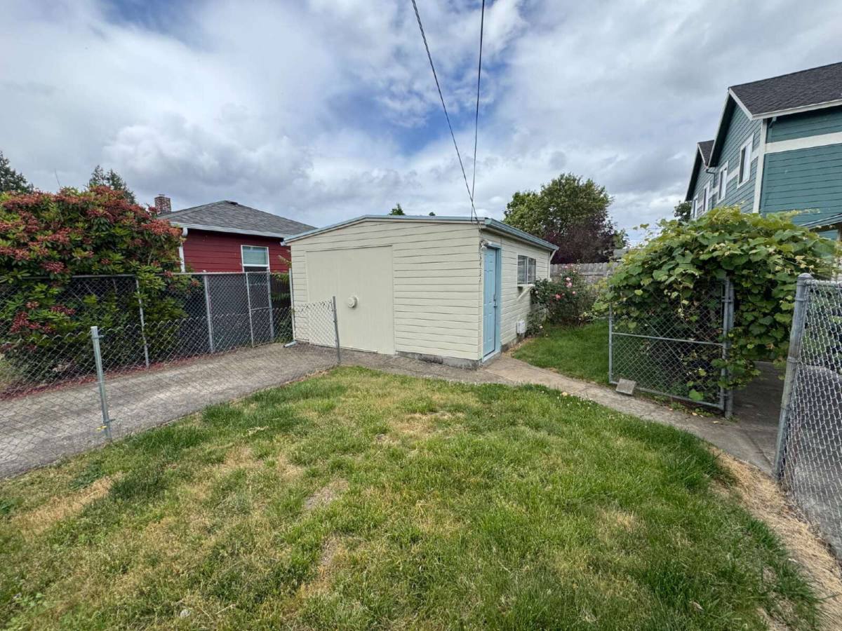 Apartment for rent at 3937 SE 62nd Ave #B, Portland, OR 97206