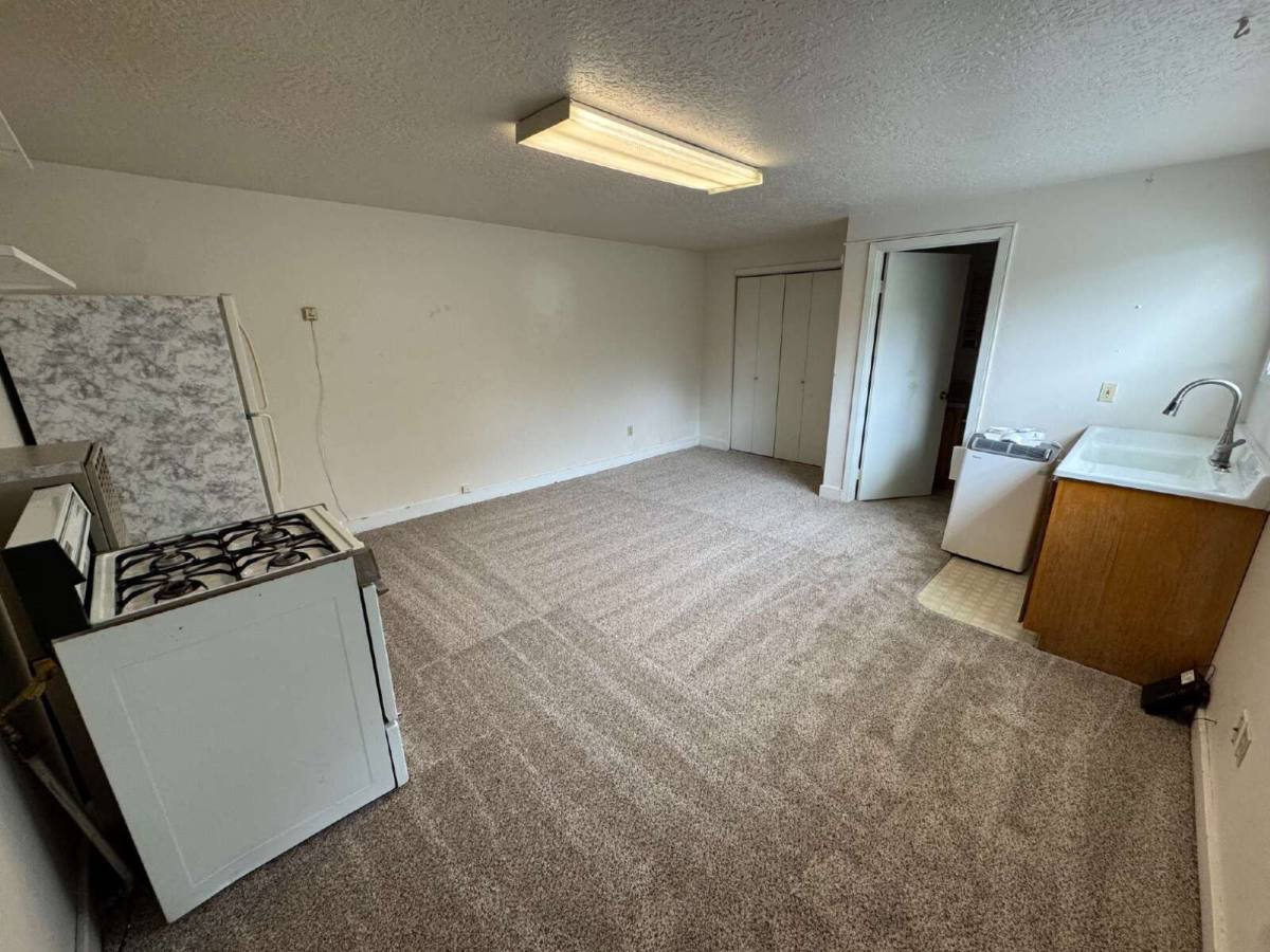 Apartment for rent at 3937 SE 62nd Ave #B, Portland, OR 97206