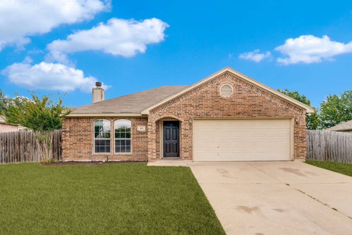 House for rent at 416 Brett's Way, Burleson, TX 76028