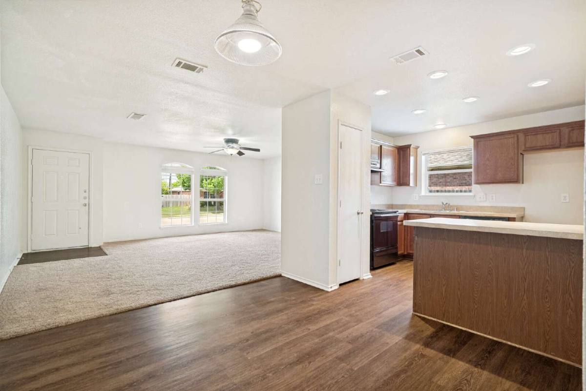 House for rent at 416 Brett's Way, Burleson, TX 76028