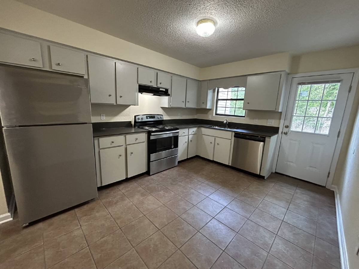 House for rent at 722 Sharon St, Hinesville, GA 31313