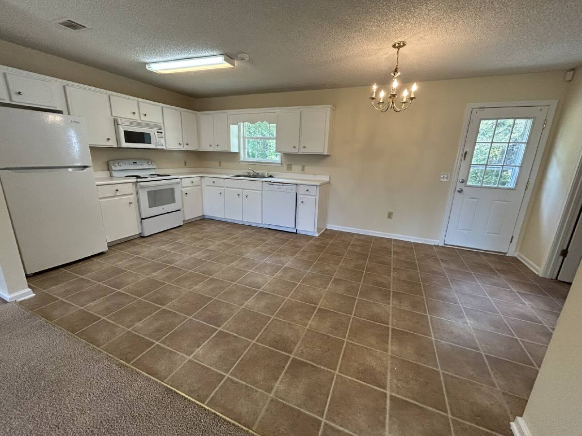 House for rent at 942 Poppleton Dr, Hinesville, GA 31313