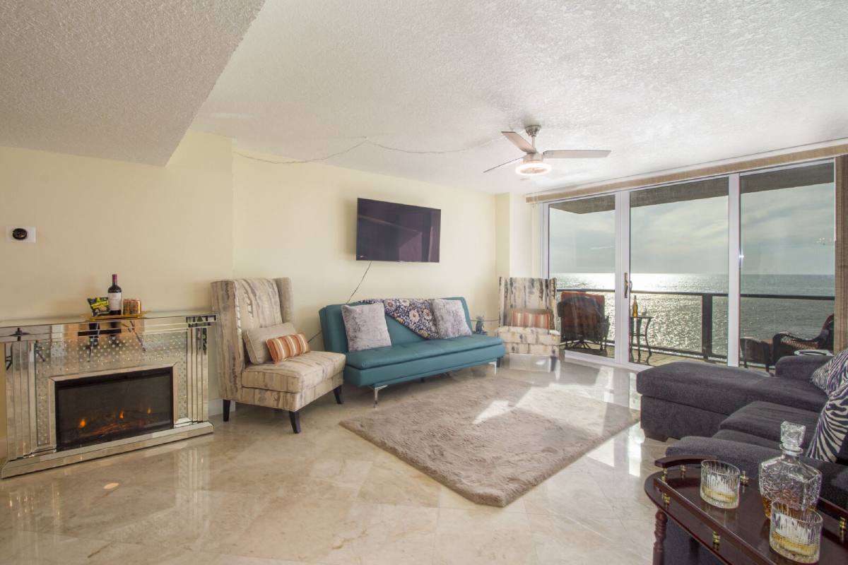 Apartment for rent at 450 S Gulfview Blvd, Clearwater Beach, FL 33767