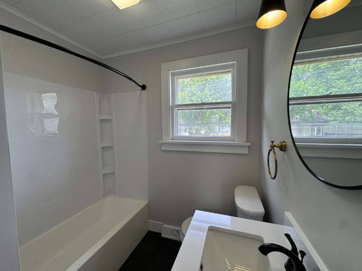 House for rent at 122 Lawndale Ave, Ottawa, IL 61350