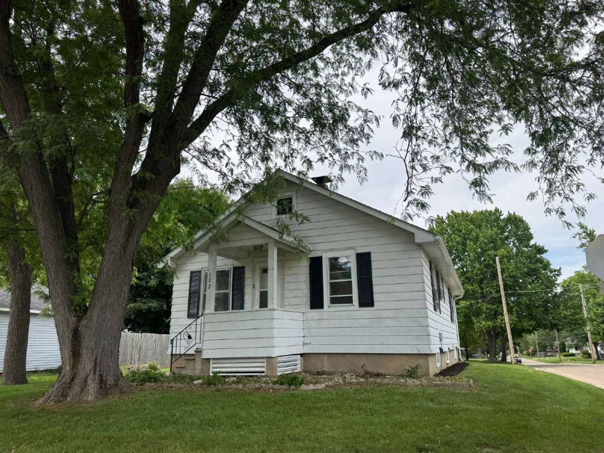 House for rent at 122 Lawndale Ave, Ottawa, IL 61350