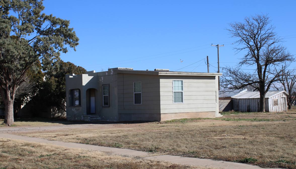 House for rent at 506 E Municipal Dr, Lubbock, TX 79403