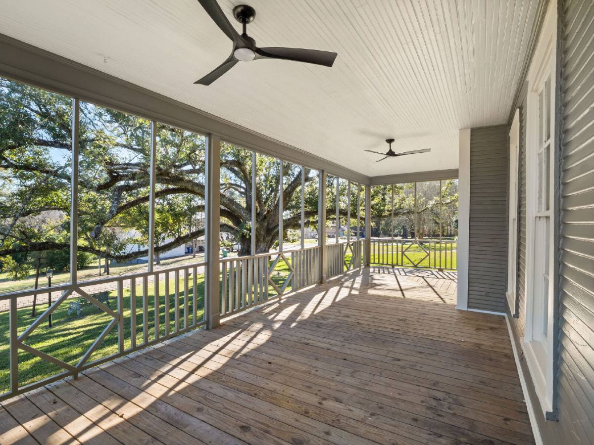 House for rent at 300 S 8th St, Leesville, LA 71446