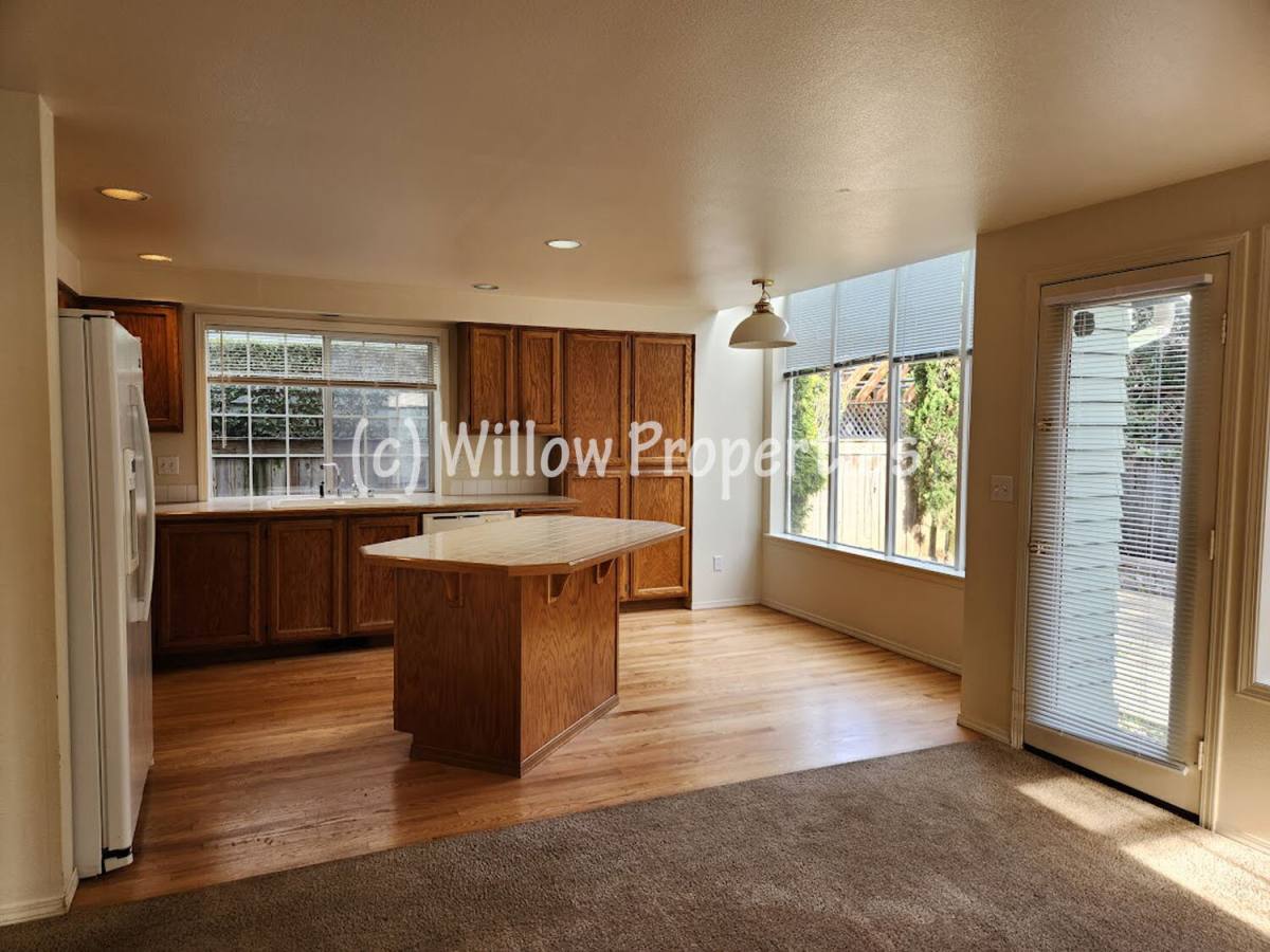 House for rent at 8401 62nd St W, University Place, WA 98467